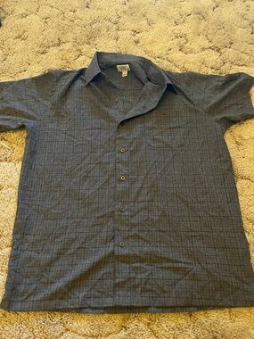 Men's Short-Sleeve Button-Down Shirt in Dark Gray Plaid